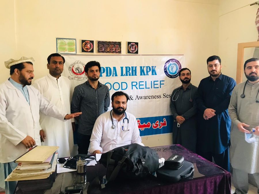Sehat Sitaray volunteers organizing camp logistics